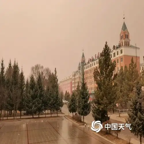  白昼如夜内蒙古牙克石市塔尔气镇遭遇泥雨天气