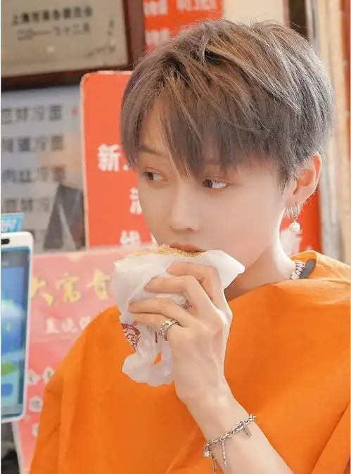  丁禹兮刘雨昕合作官宣文案有点意思,与3位大咖同台令人期待