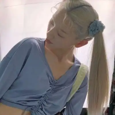 客桥.小众风格意境女头风停在窗女生头像我要个性网