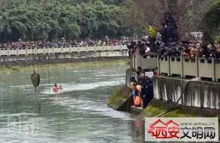  成都出租车坠河三日被打捞出水一刻家人泪崩2