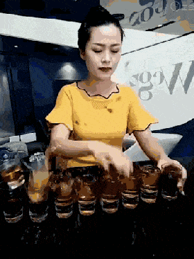  搞笑gif图这婚不好结,新娘请来了一群奇葩伴娘