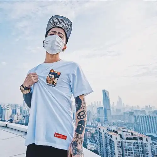  男人穿了会上瘾的八款欧美潮牌t恤帅得让你没朋友