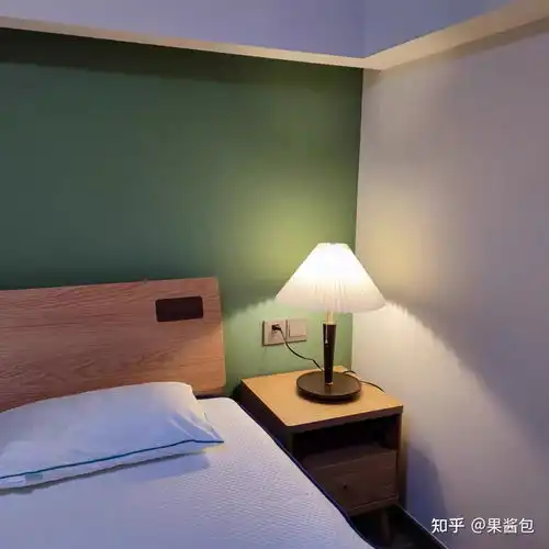  2022台灯怎么选学生宿舍台灯推荐
