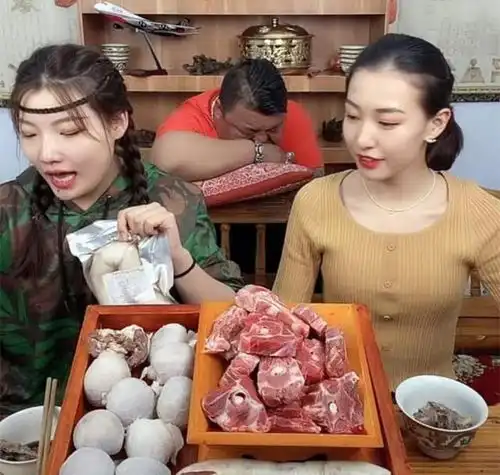  泡泡龙离世后,恩克脸上出现黑斑仍大吃大喝,只有她准备改行