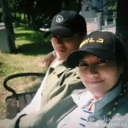  朱丹微博秀恩爱又被骂倒贴你多管闲事的样子,真的很丑
