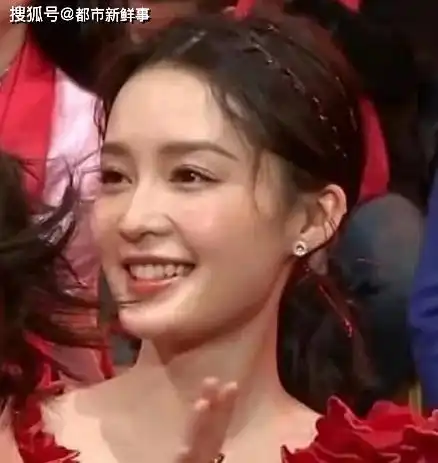  遇到央视镜头后杨紫显胖,李沁精美鞠婧祎却让人眼前一亮