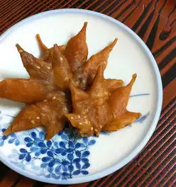  秋意正浓时,就该来包炸枫叶解解馋
