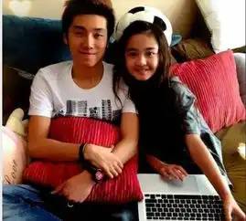  他21岁一见钟情8岁的她,用十年时间等她长大,如今现状如何