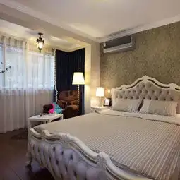  主卧有阳台谁还会晒衣服啊人家媳妇卧室都是这样的