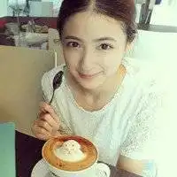  qq头像黑白女生超拽时光在走我们在变潮流时尚女生头像