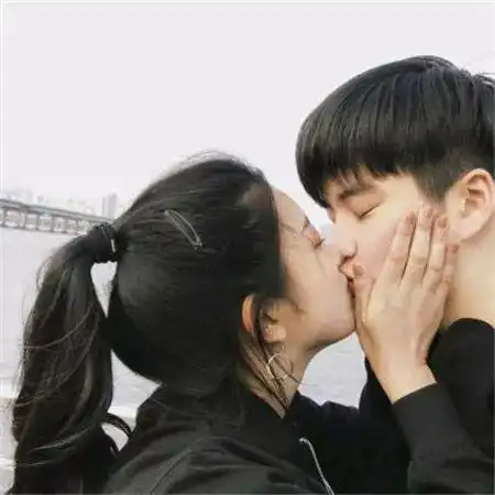  情侣正确的亲吻姿势,好好学学