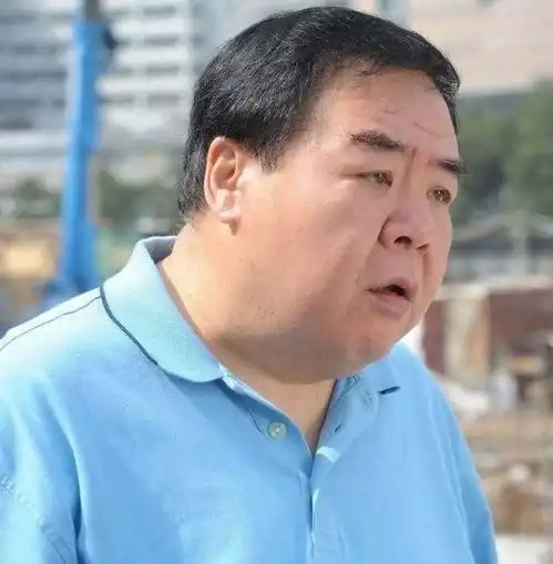  因为年少时的明星梦,郑则仕艰难做了演员,却比周润发更早拿影帝