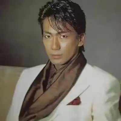 尊龙年轻图片高清头像李