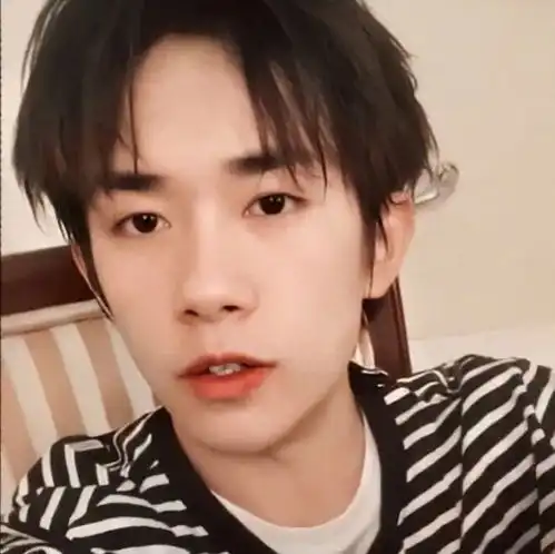  易烊千玺图集