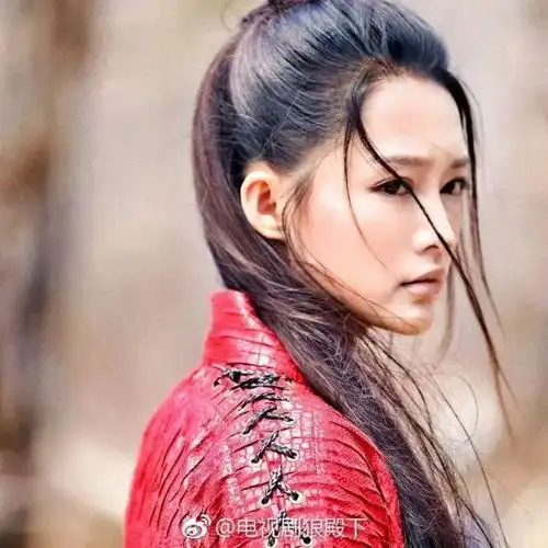  李沁的半永久纹眉太跳戏秃眉女孩们请手动植眉