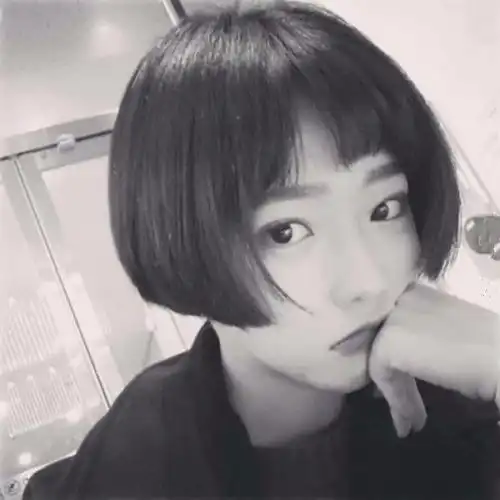  学生党上班族都爱的短直发超显嫩