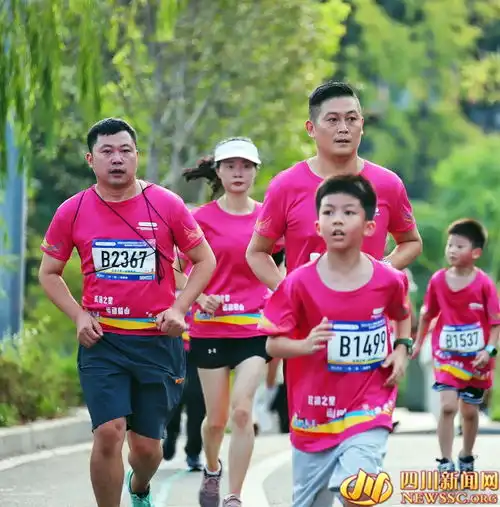  2024中国全民健身走跑大赛四川遂宁船山站城市联动接力赛暨青少年跑酷大赛开赛