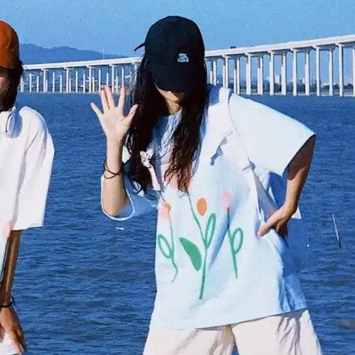  闺蜜头像光落在你脸上可爱一如往常