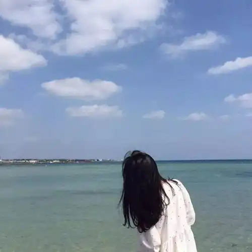 好看头像背影11岁风韵犹