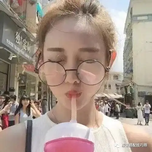 红色微信头像简约干净眼
