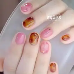  最适合夏天的晕染美甲,超显白