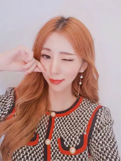  hello小仙女们,有对耳饰耳环感兴趣可以加微信呀会持续更新款式,有不一样的惊喜每一款都很心动的跟我走准没错v不买也不要紧呀,店主人美心善