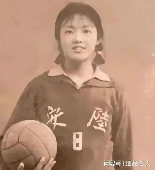  传奇张兰离婚35年爱上摄影家,弟弟惨死,前夫单身有泪