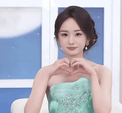  杨幂吃冰淇淋被骂好装网友都38岁了,就别玩瞪眼装清纯可爱了
