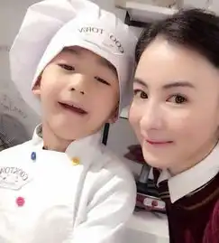  帅气做点心张柏芝小儿子近照大变样