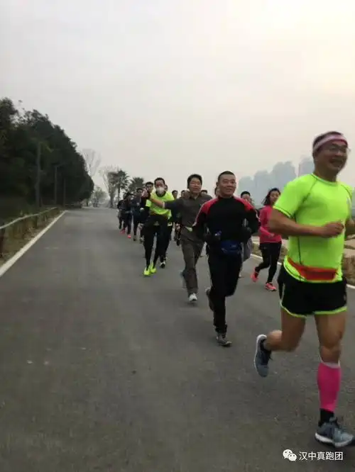  我们跑不过时间但我们可以超越昨天的自己难忘的团跑日