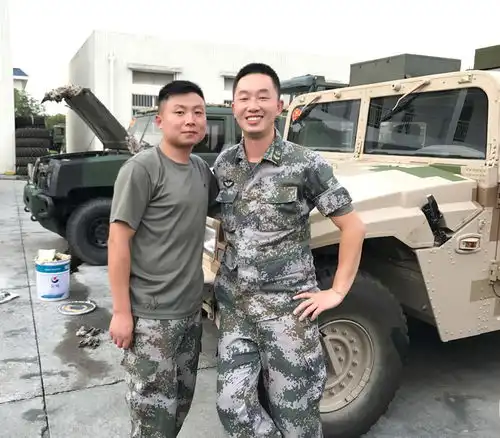  退役军人追火车,这波操作太帅了