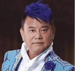  可以与周星驰抗衡的他,曾被问敏感话题,如今67岁在超市偷吃