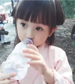  揭童星小小彬的悲剧童年,10岁仍接戏,爸爸拿他当童星赚钱