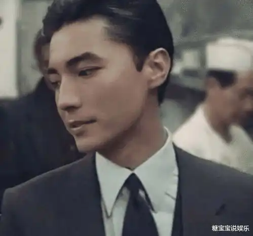  尊龙小时候被卖去学戏,高颜值的他被发现,现如今68岁孤独一人