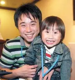  童星出道,被父亲当成摇钱树养家,如今当奶膘退去现状尴尬