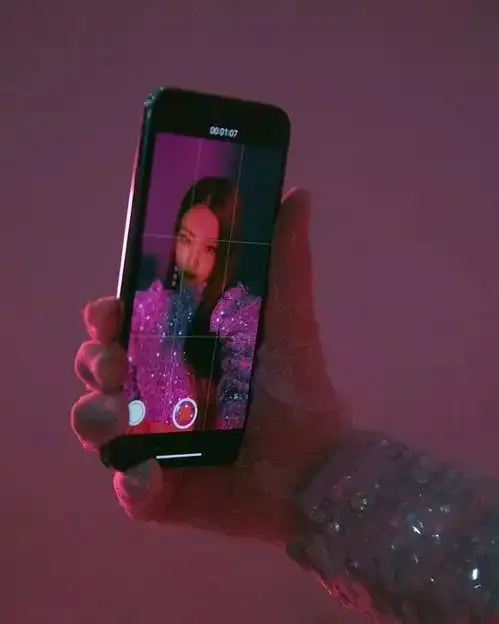  韩版辛芷蕾,学杨超越划水yg用钱砸出来的女孩还有救吗