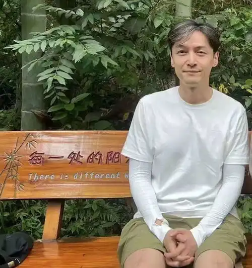  少年感不见了网友偶遇胡歌这个改变让人大呼难以接受