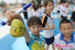  烟台惊现史上最奇葩减压方式几十名小学生扔鸭梨组图