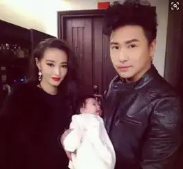  欧弟娇妻晒孕照,肚子已经非常大,自侃肚子上的惊人血管和黑色素