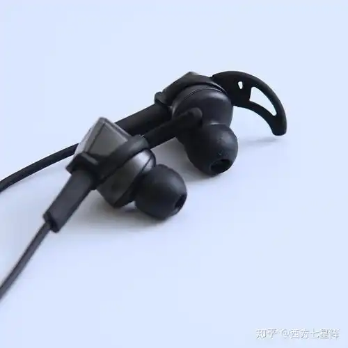  音质上佳的装逼利器rog降临rgb降噪耳机开箱体验
