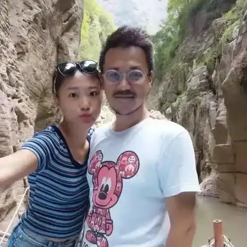  婚前将财产过户给母亲,并以老家风俗为由收走婚礼全部的礼金