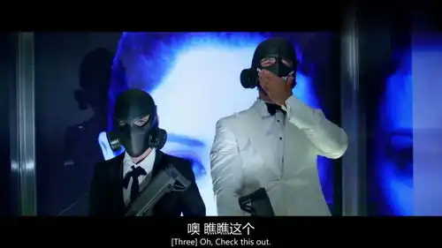  男子言行举止变得不正常,美女发现原因,却是他的防毒面具坏了
