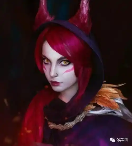  英雄联盟霞cosplay气场爆棚的红发小姐姐