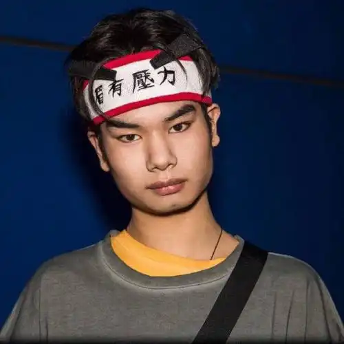 发际线男孩秒变潮流达人第五张撞脸戚薇,网友土到极致便成潮