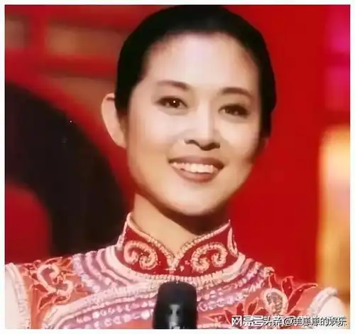  用四张白纸糊弄上亿观众,一句话保下刘德华,为何还有人不爽倪萍