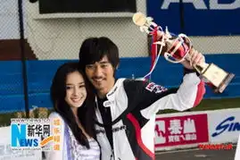  杨幂神秘来台人气爆棚与仔仔合作演小小彬母亲