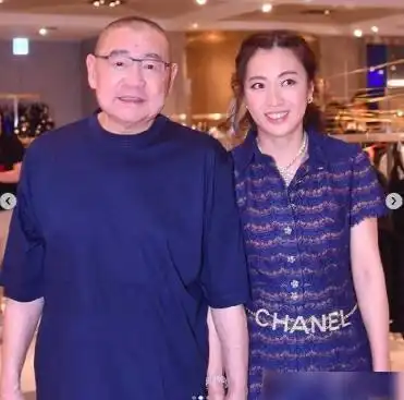 同时拥有6个老婆,如今72岁再娶娇妻,他的人生堪比韦小宝
