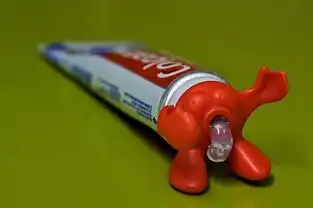  超级恶搞的创意牙膏盖