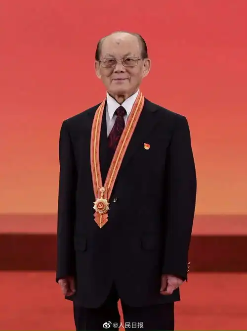  热点27门功课满分七一勋章获得者成绩曝光