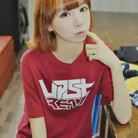  电眼嫩妹子